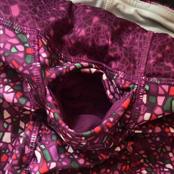 Lululemon Purple Patterned Shorts sz 4 - Picture 5 of 8